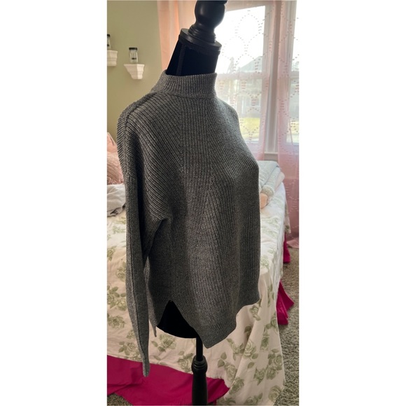 H&M Sweater - Picture 2 of 2